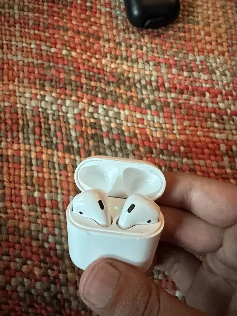 AirPods 2 with Box exact unit photo 1