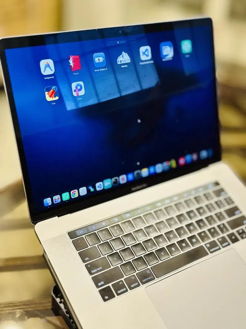 MacBook Pro 15-inch 2017 i7 16GB 512GB exact unit photo 1